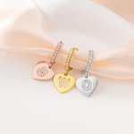 Gepersonaliseerde sierlijke retro hart-vorm initiaal oorbellen met zirkoon Moederdag Verjaardagscadeau voor haar