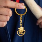 Personalisierte Zirkon Herz geformt Graduation Cap Schlüsselanhänger mit Namen Charme Graduation Souvenir Rucksack Zubehör Geschenk für Absolventen Klassenkameraden