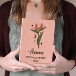 Personalisierte Zodiac Geburt Blume A5 Leder Notizbuch mit 100 linierten Seiten und Name Ruhestand Neuanfang Geschenk für Rentner Kollegen