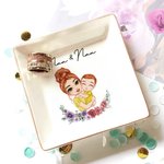 Personalizada de dibujos animados de mamá y el niño de nacimiento de flores de cerámica baratija joyería plato con nombre de cumpleaños Día de la Madre de regalo para la mamá abuela