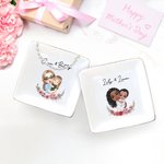 Personalizada de dibujos animados de mamá y el niño de nacimiento de flores de cerámica baratija joyería plato con nombre de cumpleaños Día de la Madre de regalo para la mamá abuela