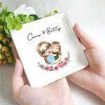 Personalizada de dibujos animados de mamá y el niño de nacimiento de flores de cerámica baratija joyería plato con nombre de cumpleaños Día de la Madre de regalo para la mamá abuela