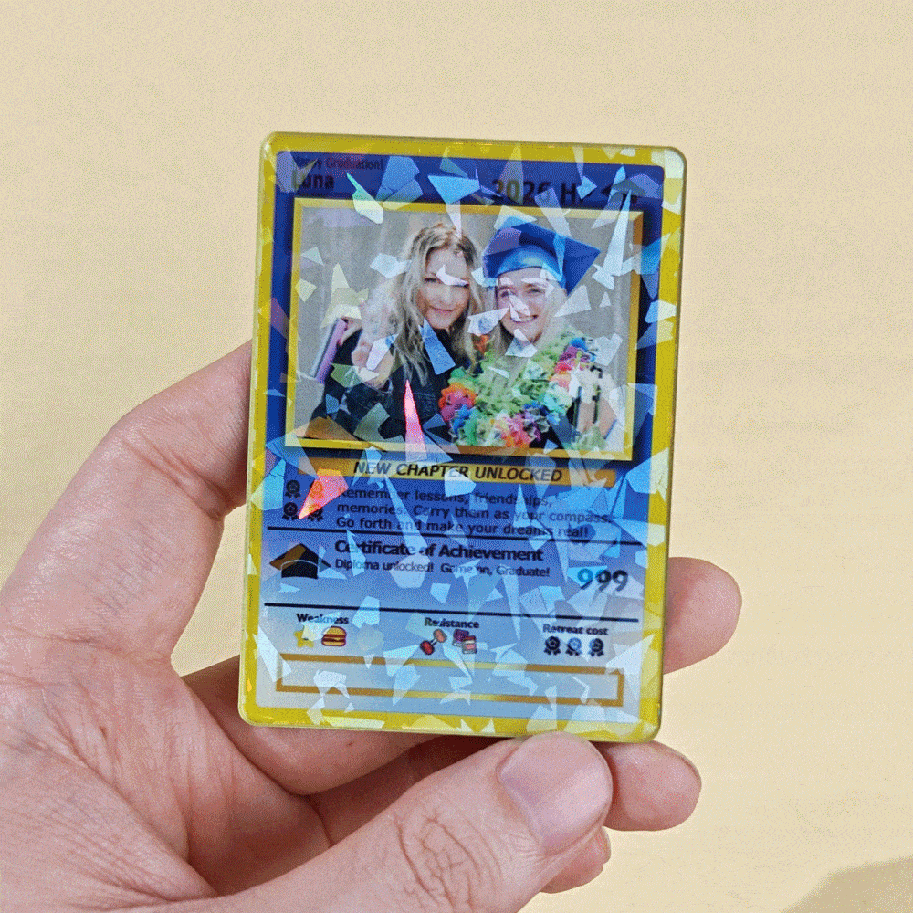Personalisierte Klassische Abschluss TCG Poke Karte mit Foto Text und Holzständer Sammelkartenspiel Tischdeko Abschlussfeier Geschenk für Absolventen