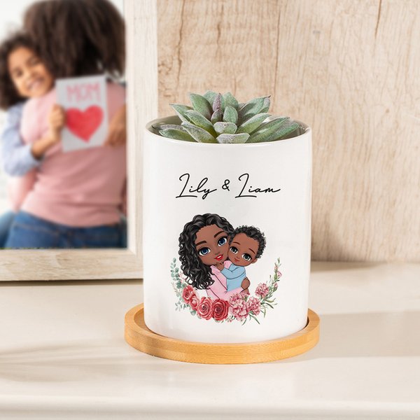 Cadeau d'anniversaire personnalisé pour maman et enfant avec nom et base en bambou.