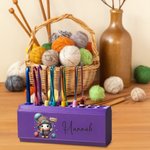 Caja de ganchillo personalizada con dibujos animados y nombre Regalo de cumpleaños para los amantes del punto