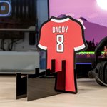 Personalisierte Jersey Form Controller Headset Stand mit Nummer und Name Gaming Zubehör Schreibtisch Dekor Vatertag Geburtstag Geschenk für Ballspiel-Liebhaber