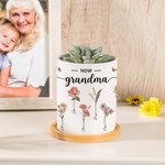 Personalisierte erste Mama jetzt Oma 1-12 Geburt Blumen keramische Sukkulente Pflanzer Topf mit Namen und Bambus Basis Muttertag Geschenk für Mama Oma