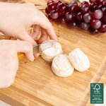 Tabla de cortar de bambú FSC con monograma de hojas grabado personalizado con ranura para zumo y nombre de la familia Regalo de boda para pareja de recién casados