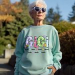 Gepersonaliseerd Kleurrijk Bloemen Alfabetten T-shirt Sweatshirt met Bijnaam en 1-12 Namen Moederdag Verjaardagscadeau voor Mamma Oma Familie