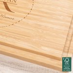 Tabla de cortar de bambú FSC con monograma de hojas grabado personalizado con ranura para zumo y nombre de la familia Regalo de boda para pareja de recién casados