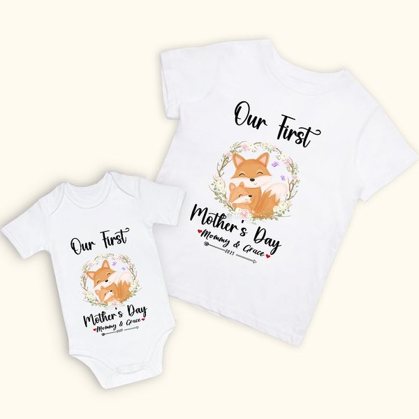 Gepersonaliseerd Onze Eerste Moederdag T-shirt Baby Onesie Set met Krans Vos en Namen Moederdagcadeau voor Nieuwe Moeder Baby