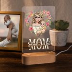 Personalised Heart-shaped Wreath Cartoon Mom and 1-2 Kids LED Night Light with Name and Wood Base Home Desk Decor Mother's Day Gift for Mom Grandma