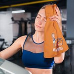 Toalla de deporte personalizada con nombre y gancho en forma de pelota de dibujos animados Accesorio deportivo superabsorbente Regalo de cumpleaños para un jugador amante de los deportes