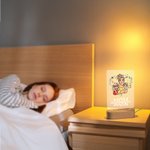 Personalised Heart-shaped Wreath Cartoon Mom and 1-2 Kids LED Night Light with Name and Wood Base Home Desk Decor Mother's Day Gift for Mom Grandma