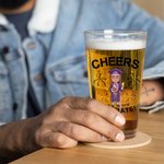 Personalisierte Grad Cap Cartoon Charakter 16 oz Bierglas mit Namen und Jahr Graduation Party Keepsake Geschenk für Absolventen