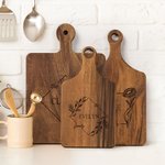 Personalized Garland Initial Family Name FSC Charcuterie Cutting Board with Grip Housewarming Wedding Gift for Family