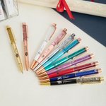 Personalised Set of 2 Glitter Quicksand Grad Cap Retractable Ballpoint Pen with Name Writing Tool Graduation Birthday Gift for Graduates Classmates