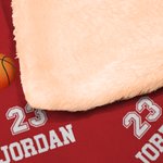 Manta suave con capucha personalizada con nombre y número de pelotas de dibujos animados multicolor Regalo de cumpleaños para los amantes del deporte