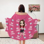 Manta suave con capucha personalizada con nombre y número de pelotas de dibujos animados multicolor Regalo de cumpleaños para los amantes del deporte