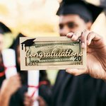 Personalisierte Graduation Cap Scroll hölzerne Geldhalter mit eingraviertem Namen und Jahr Geschenk für Klasse von 2025 Absolventen