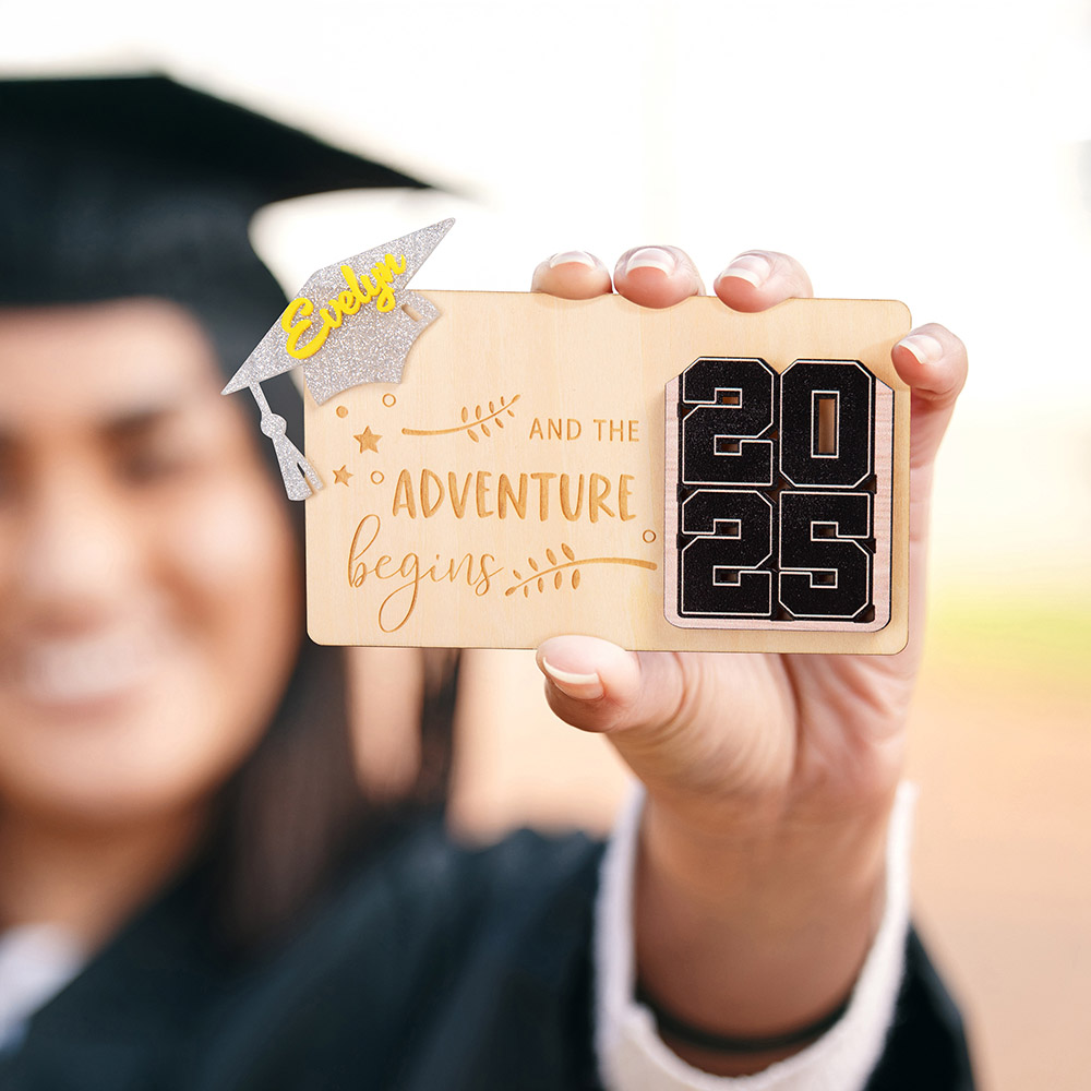Porte-Billet en Bois Personnalisé avec Nom à Chapeau de Diplôme Cadeau Fin d'Études 2024 pour Diplômé