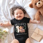 Personalisierte Our First Mother's Day Hochland Kuh 100% Baumwolle Baby Bodysuit Passende T-Shirt mit Namen und Jahr 1st Mother's Day Geschenk für Baby Mama
