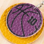 Personalisierte Multicolor Basketball einzelne doppelte dreifache Schichten PU Leder Ohrstecker baumeln Ohrringe mit Text Game Day Geschenk für Basketball-Liebhaber Mom