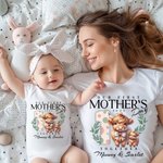 Personalisierte Our First Mother's Day Hochland Kuh 100% Baumwolle Baby Bodysuit Passende T-Shirt mit Namen und Jahr 1st Mother's Day Geschenk für Baby Mama