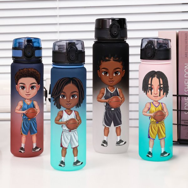 Botella de agua deportiva personalizada con nombre de personaje de baloncesto de dibujos animados, tapa abatible y correa Regalo de cumpleaños para los amantes del baloncesto y el gimnasio