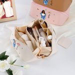 Personalisierte Geburtstag Blume Cartoon Mädchen Leder breite Öffnung Kosmetiktasche mit Namen gedruckt Reise Lagerung Geburtstag Geschenk geeignet für Frauen