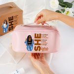 Personalisierte Mode Cartoon Hip Hop Mädchen Leder breite Öffnung Make-up-Tasche mit Namen Geburtstag Ermutigung Affirmation Geschenk für Frauen