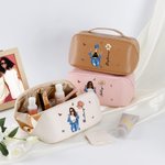 Personalisierte Geburtstag Blume Cartoon Mädchen Leder breite Öffnung Kosmetiktasche mit Namen gedruckt Reise Lagerung Geburtstag Geschenk geeignet für Frauen