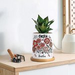 Gepersonaliseerde Bloem It Is Okay to Be Different Naam Keramische Plant Pot met Bamboe Base Verjaardag Positief Inspirerend Geschenk voor Familie Vriend