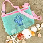 Bolsa de playa de malla personalizada bordada con cangrejo estrella de mar y conchas con nombre y correa ajustable esencial de viaje regalo para niños