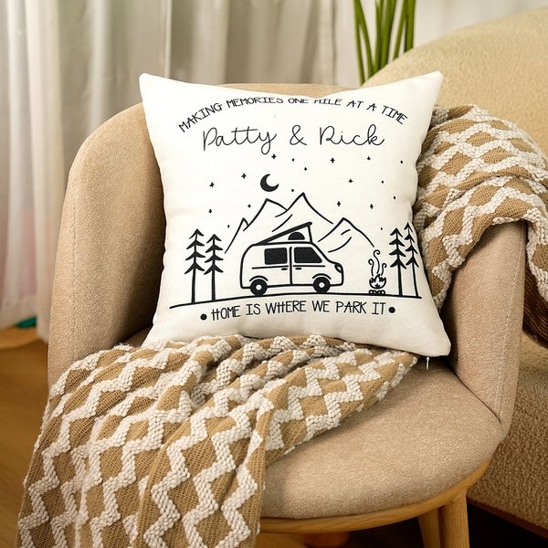 Home Is Where We Park It Campervan Throw Pillow Cover with Name Home Decoration Anniversary Birthday Gift for Outdoor Adventure Lover (La maison est l'endroit où nous la garons) Couvre-oreiller avec n