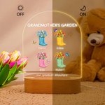 Personalizzato Our Grandest Adventure Stivali floreali 1-6 nomi Luce notturna a LED con testo e base in legno Home Decor Regalo per la festa della mamma nonna