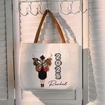 Personalisierte Geburt Blume Schmetterling Absolvent Ledergriff große Canvas Tote Bag mit Namen und Jahr Gratulation Graduierung Geschenk für Frauen