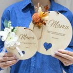 Personalisierter Kunstblumen Holzanhänger mit Herz-Ausschnitt Namen und Text Haus Deko Muttertag Wertschätzung Geburtstag Geschenk für Mama Oma