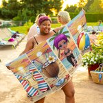 Personalizzato Summer Vibes Cartoon Beach Girl Asciugatura rapida Asciugamano da spiaggia morbido e sovradimensionato con nome Viaggio estivo Regalo di compleanno essenziale per le donne