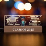 Gepersonaliseerd Schattig Karakter Afgestudeerd Acryl LED Nachtlampje met Houten Voet en Naam Home Decor Afstudeergeschenk voor Afgestudeerden van de Klas van 2025