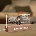 Gepersonaliseerd Schattig Karakter Afgestudeerd Acryl LED Nachtlampje met Houten Voet en Naam Home Decor Afstudeergeschenk voor Afgestudeerden van de Klas van 2025