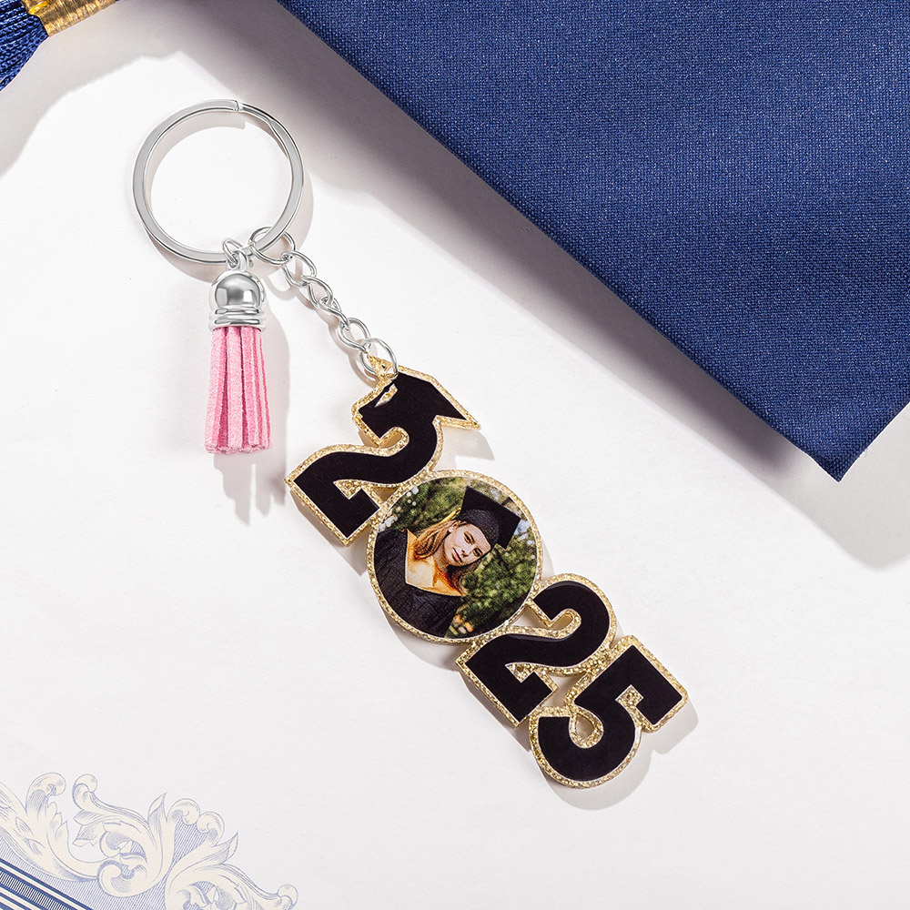 Porte-clés personnalisé en acrylique avec pompon Classe 2025 Cadeau de fin d'études pour les diplômés