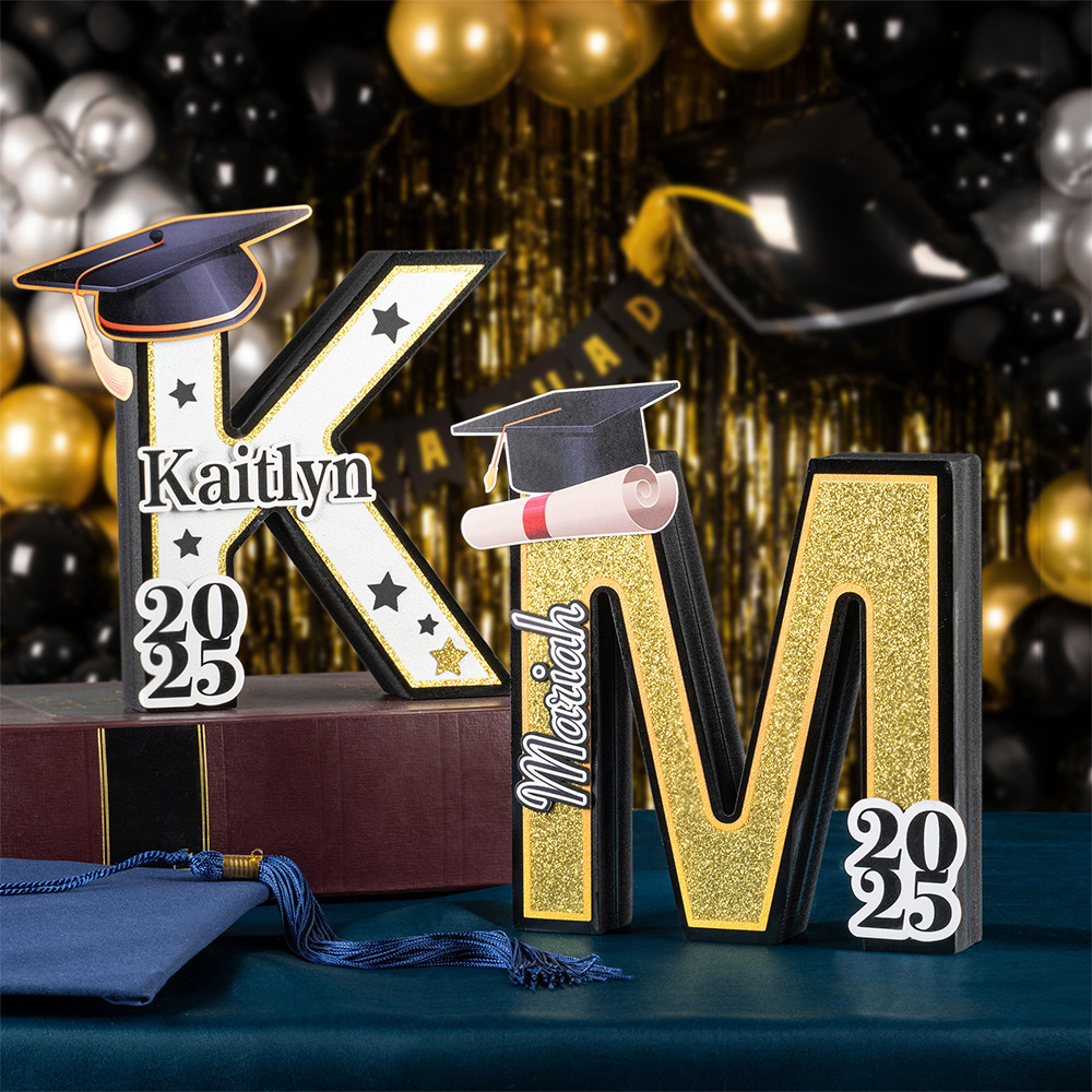 Casquette de Diplôme Personnalisée Imprimée en 3D Lettre Nom Signe avec Année Décoration de Bureau Cadeau d'Appréciation pour Diplômés Camarades de Classe