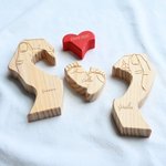 Puzzle in legno personalizzato con 3 nomi e data con piedi del neonato decor da scrivania regalo per Festa della Mamma per famiglia per neonati