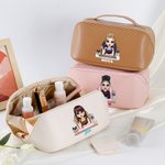 Personifierad tecknad manikyrist läder bred öppning sminkväska med namn födelsedag öppning present för nageltekniker nagelkonstentusiaster