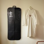 Personalised Cross Faith Design Oxford Waterproof Hanging Garment Bag with Handle and Name Birthday Christmas Gift for Pastor Clergy Christian