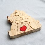 Rompecabezas de madera personalizado con familia de perros abrazando un corazón con nombres decoración de escritorio regalo de cumpleaños para familia