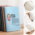 Gepersonaliseerd Cartoon Baasdame A5 A6 Leren Gelinieerd Notitieboekje met Naam Verjaardagsgeschenk voor Vrouwelijke Baas Manager