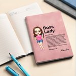 Gepersonaliseerd Cartoon Baasdame A5 A6 Leren Gelinieerd Notitieboekje met Naam Verjaardagsgeschenk voor Vrouwelijke Baas Manager