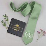 Cravatta in poliestere personalizzata multicolor con iniziale e nome regalo perfetto per anniversario matrimonio e festa del papà per uomo